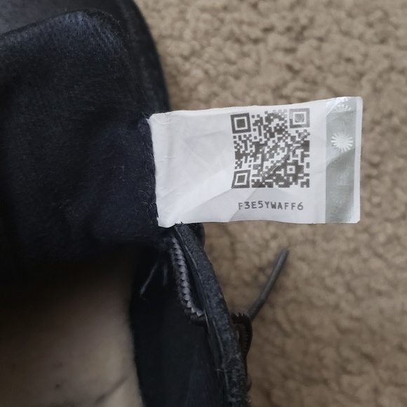 UGG - Picture 6 of 8